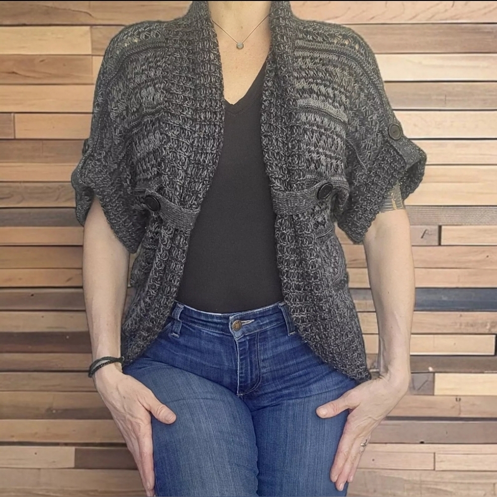 *SOLD* Forever 21 Short Sleeve Open Cardigan Medium Gray